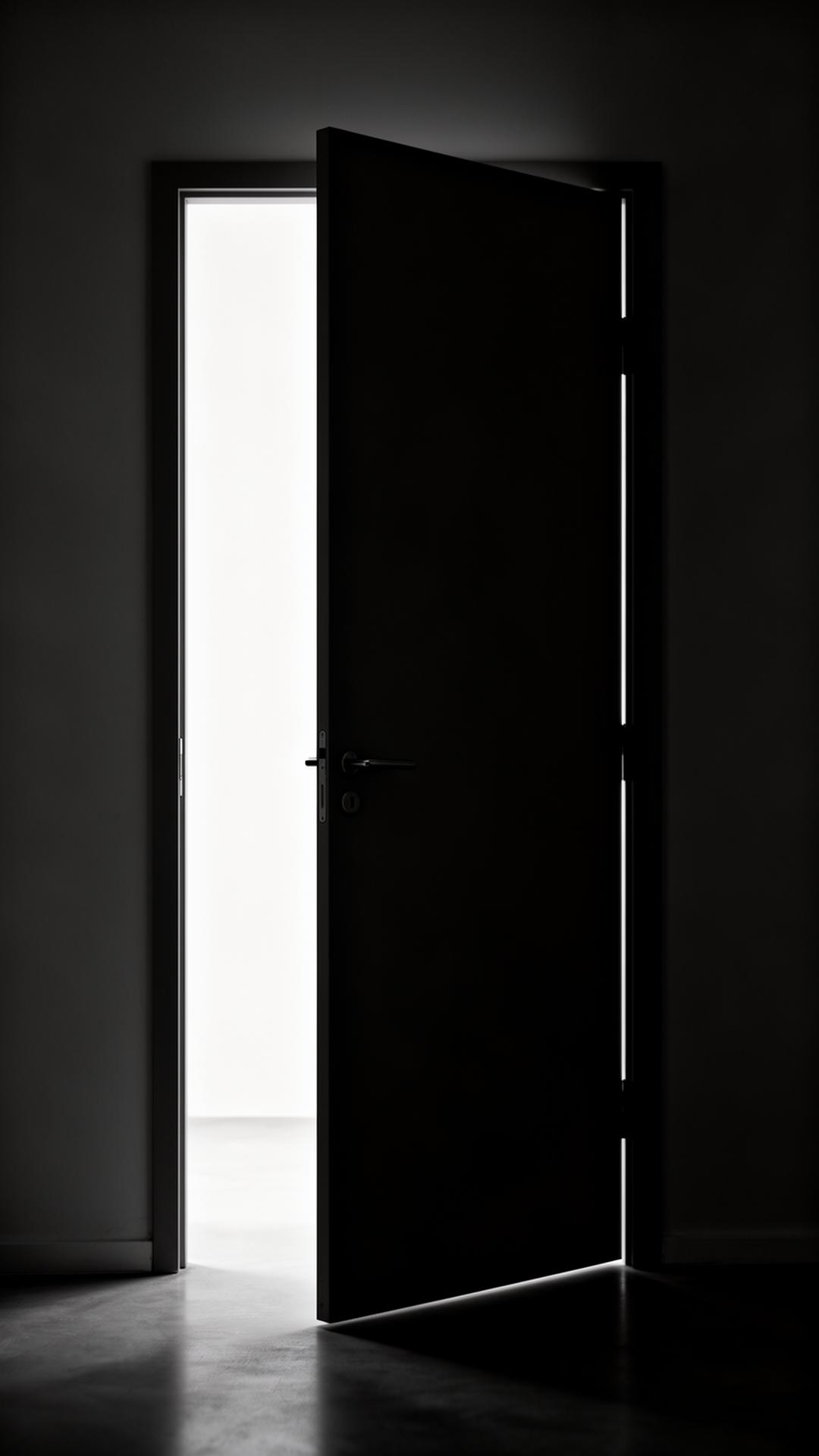 Puerta entreabierta con luz blanca intensa entrando desde el interior